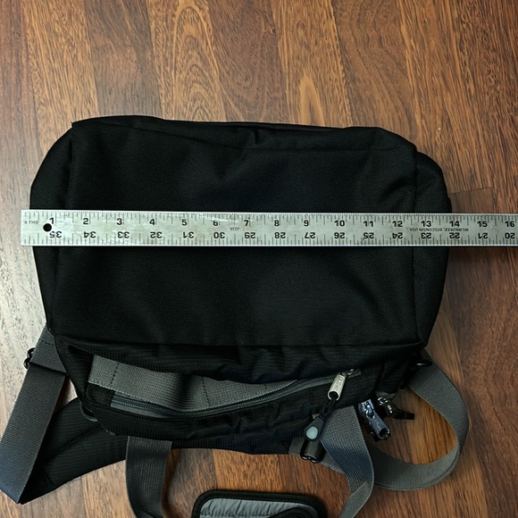 LL Bean Black Tote Travel Bag With Shoulder Strap - Picture 5 of 6